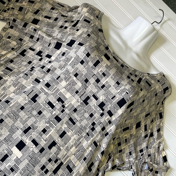 LulaRoe Jersey Geometric Printed Geometric Irma Tunic Top-0919-3 - Picture 11 of 12